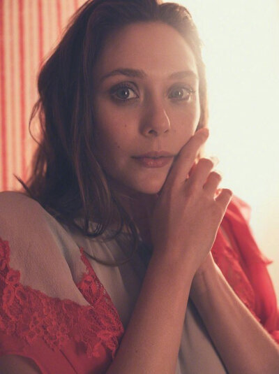 奥妹Elizabeth Olsen「The Sunday Times Style」杂志写真