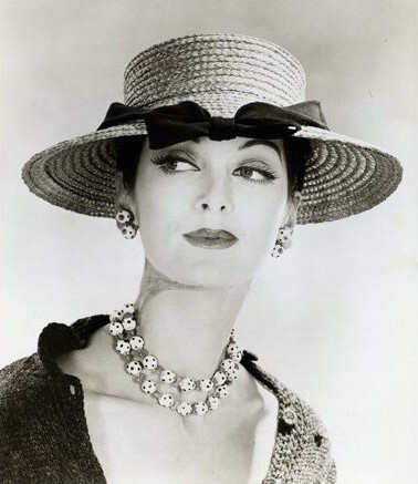 1950s，年轻时的超模卡门·戴尔·奥利菲斯（Carmen Dell’Orefice，1931～）。 ​​​​ 