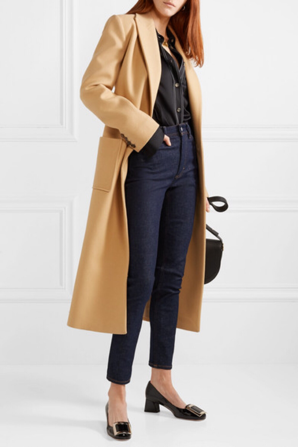 roger vivier 这款高跟鞋取名自 1967 年的电影《白日美人》(belle de