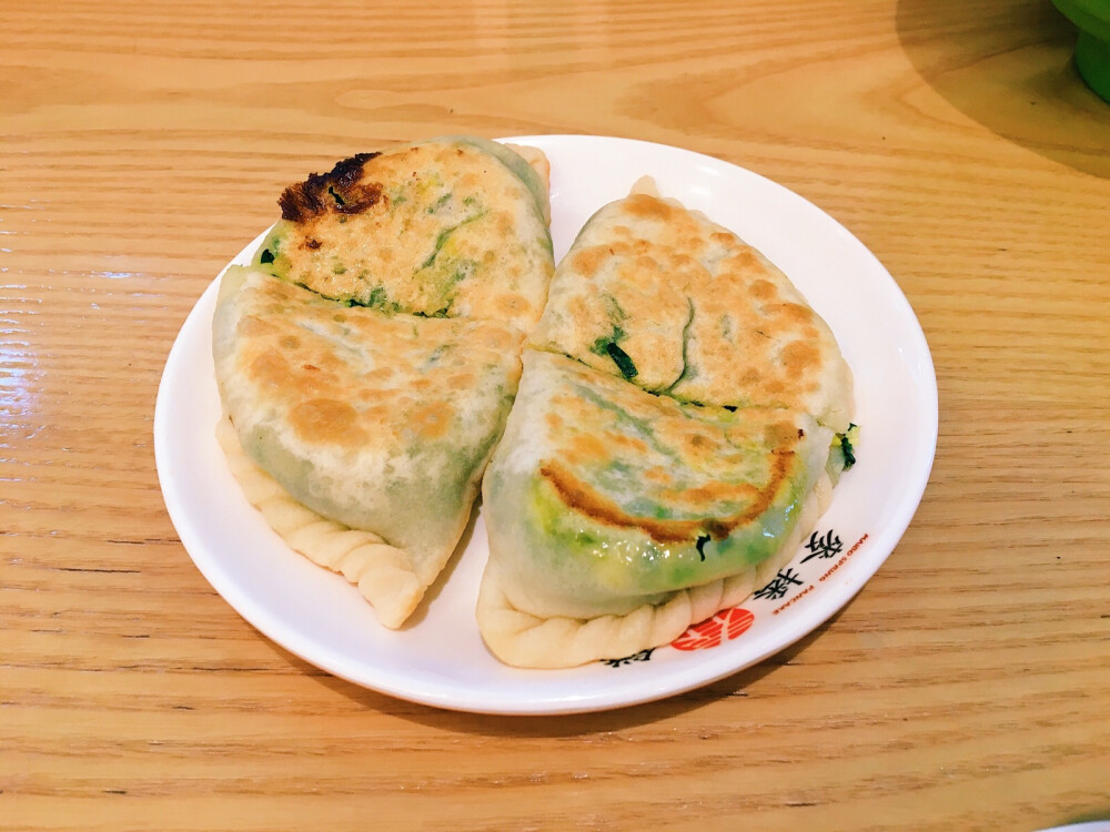 南昌，麦播春饼。饼还不错，喜欢土豆卷饼和韭菜盒子。炒面油太多了，难吃到怀疑人生啊