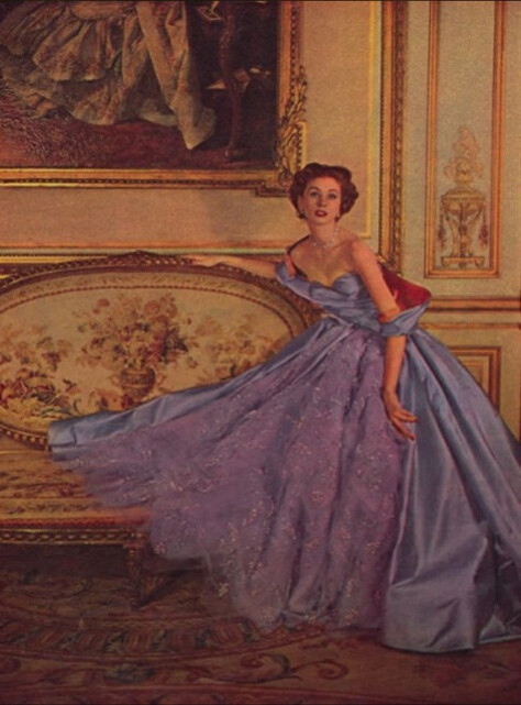 Dior 1950s
Dior50年代的优雅服饰 彩色照片一览 ​