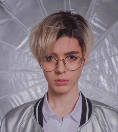 Kristian Kostov 克里斯蒂安·科斯托夫
“00后迪玛希” 歌手 我是歌手