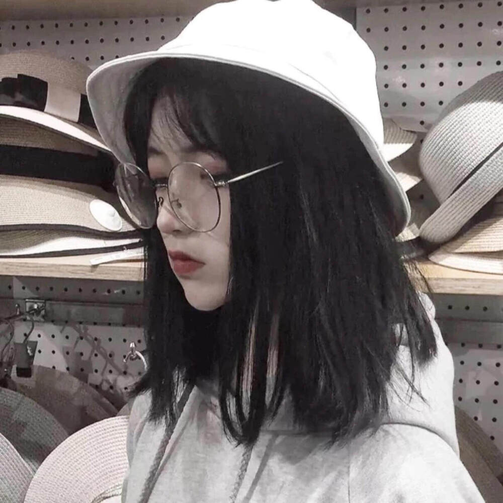 纵然万劫不复，纵然相思入骨，我也待你眉眼如初，岁月如故。纵然笑靥已故，纵然芳华落幕，我亦许你金风玉露，此生不负。纵然荒冢枯骨，纵然黄泉陌路，我依等你奈何桥上，生死同路。