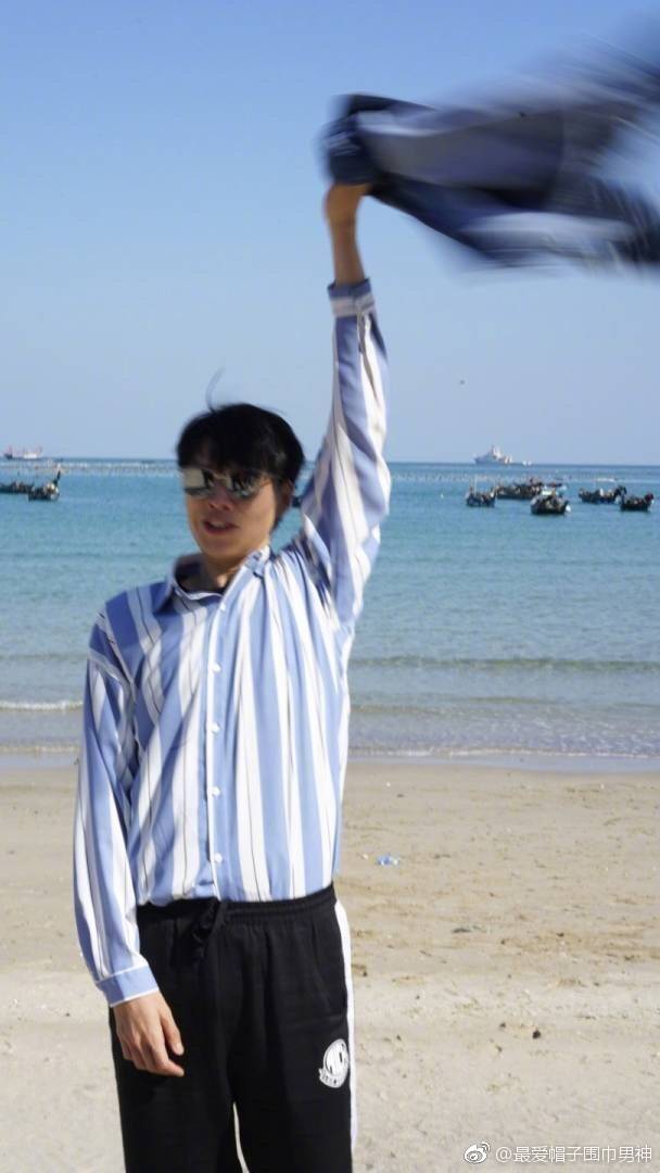 搜白敬亭却跳出来魏大勋，嗯哼？