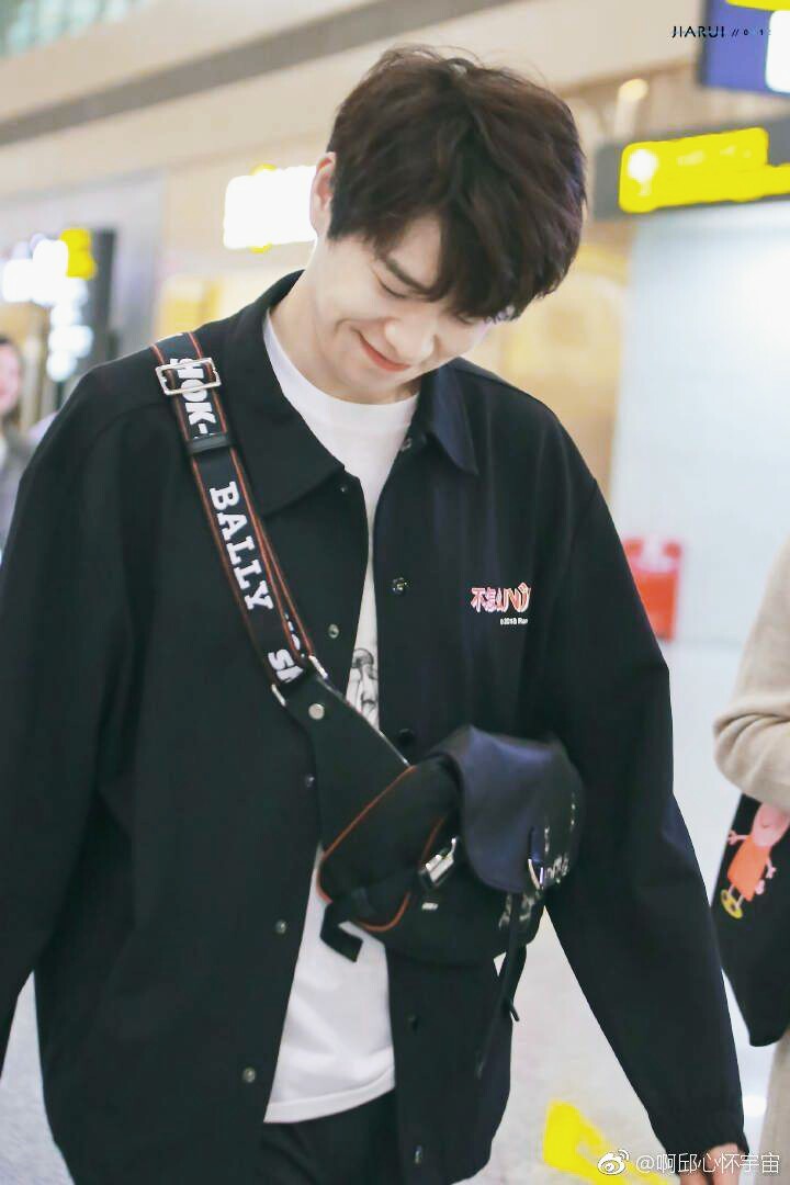 搜白敬亭却跳出来魏大勋，嗯哼？