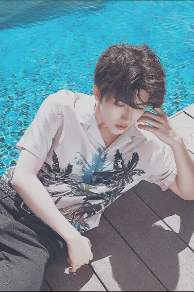 cr:羊羔绒球
蔡徐坤精修