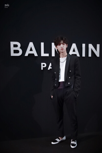 #Justin黄明昊巴黎男装周#
190118 balmain看秀
