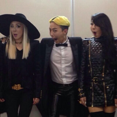 What'up! We're 2NE1!