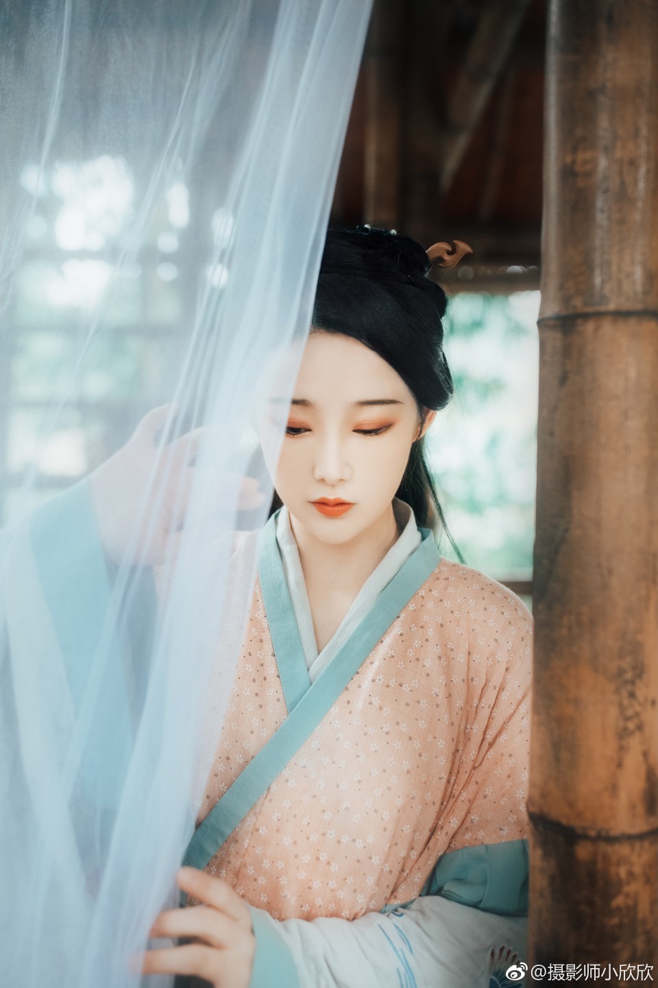 偶得幽闲境，遂忘尘俗心，始知真隐者，不必在山林。