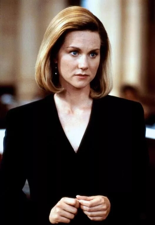 劳拉·琳妮
Laura Linney