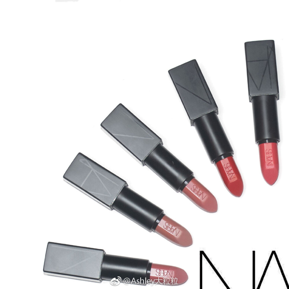 NARS20支试色
考虑到狗子的辛苦劳作 还是发了 这好像也是我试色以来最大的合辑 系列的热门色号不多 冷门比较多 希望在冷门里也有适合你们的色。
PS：有些热门色我也买不到鸭 哭泣
下一个大的试色应该不是兰蔻就是卡泡唇釉啦 你们还有想看的咩