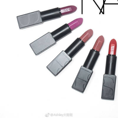 NARS20支试色
考虑到狗子的辛苦劳作 还是发了 这好像也是我试色以来最大的合辑 系列的热门色号不多 冷门比较多 希望在冷门里也有适合你们的色。
PS：有些热门色我也买不到鸭 哭泣
下一个大的试色应该不是兰…