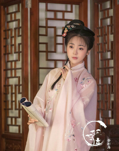 有美一人，清扬婉兮。