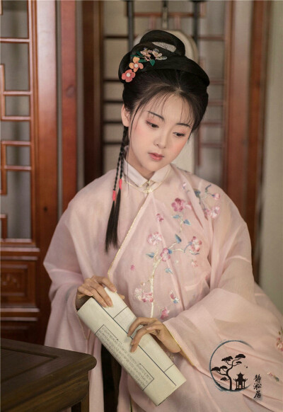 有美一人，清扬婉兮。