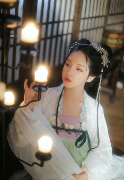 有美一人，清扬婉兮。