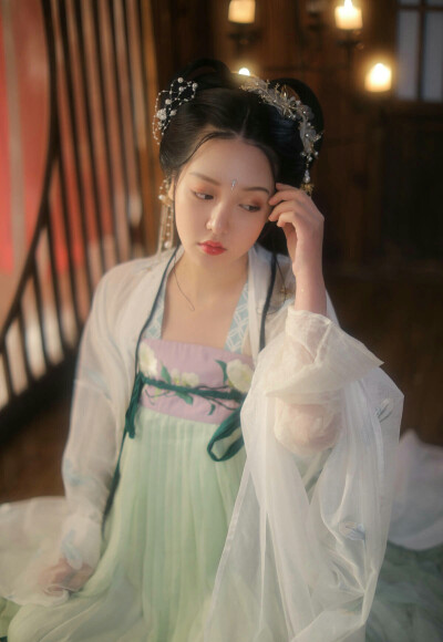 有美一人，清扬婉兮。