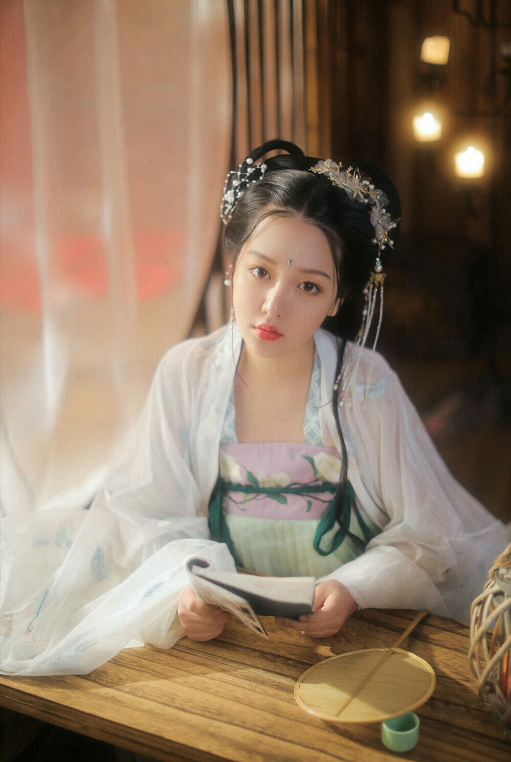 有美一人，清扬婉兮。