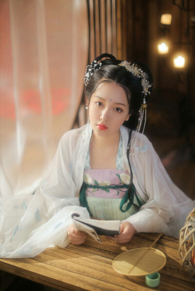 有美一人，清扬婉兮。