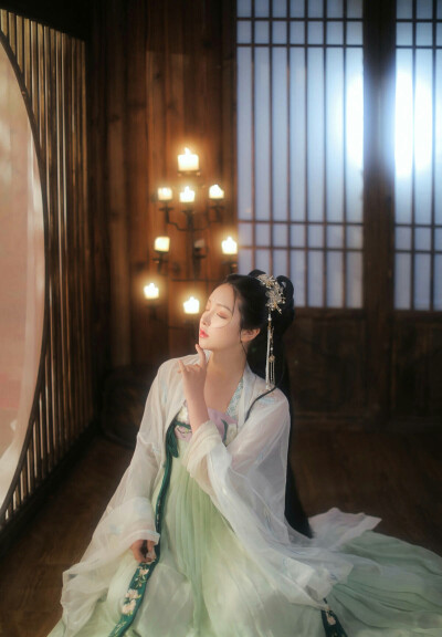 有美一人，清扬婉兮。