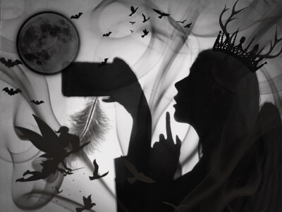 #恶魔缠身
你告诉我破镜怎么重圆
逃不过墓碑下那孤独的长眠
————————————————
终于会拍这个啦
拍法超简单就是找一个手电筒对着一面白墙然后拍自己的影子就可以啦