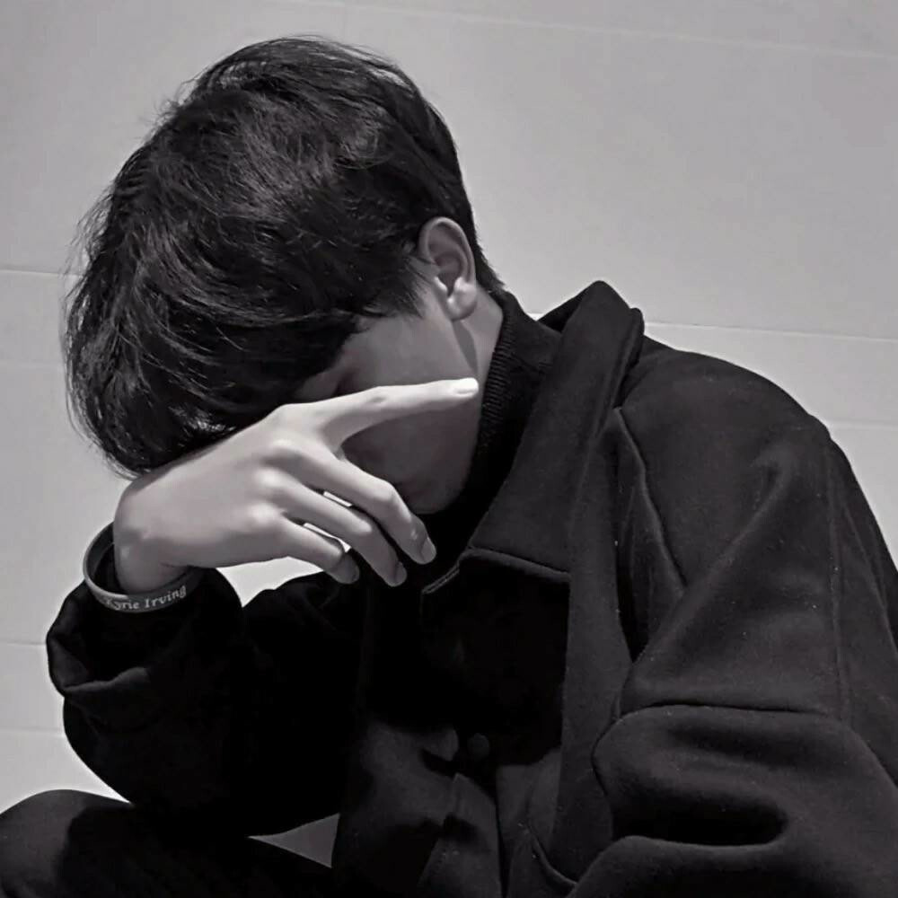 习惯了希望落空,慢慢习惯了不开口,明明想要一个拥抱,却不愿意说,偏偏