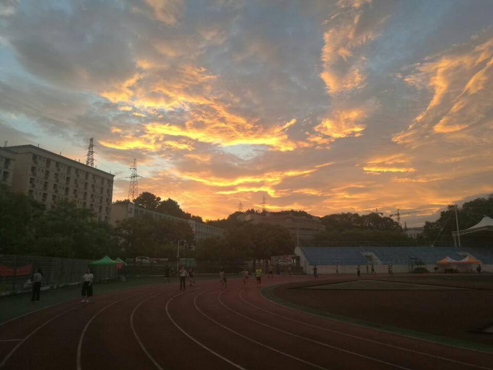 三峡大学的傍晚，值得拥有。