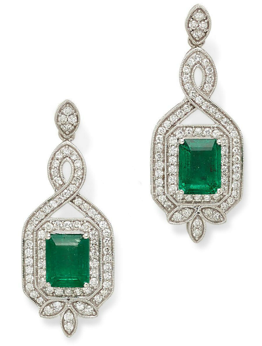一对祖母绿、钻石和18K白金吊坠耳环，2018年6月20日邦瀚斯（Bonhams）纽约拍卖会