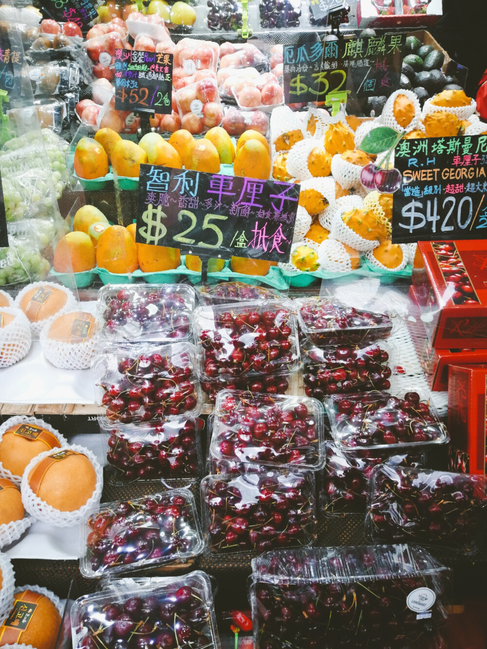 在香港的吃吃喝喝，玩玩乐乐
真的好累啊，马上可以回家了