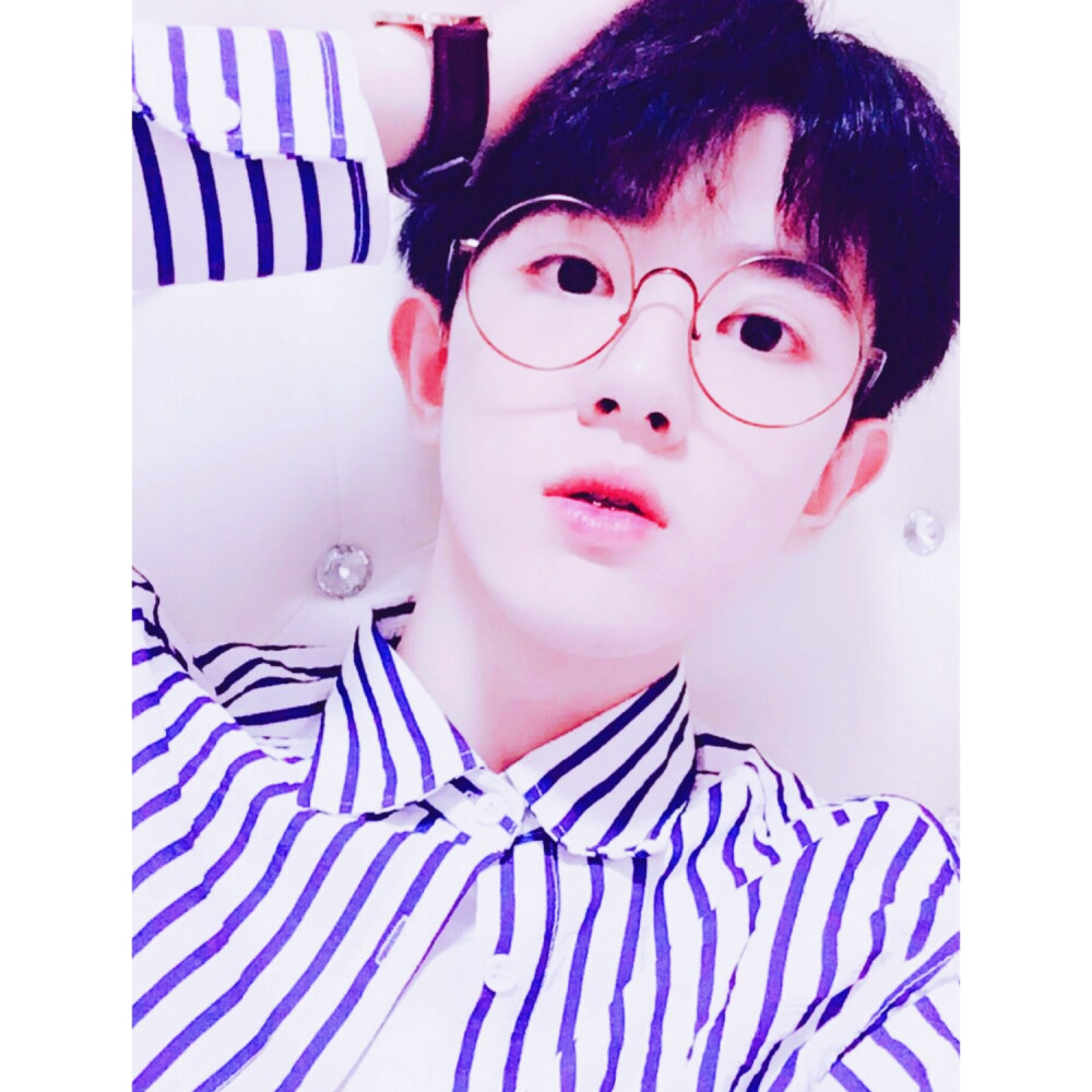 阿黎白边清新帅气男头