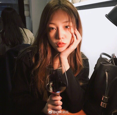 .
Style | 模特兼演员양유진欧尼的日常照合集
长相和随性风格看起来真的很舒服 ​​​