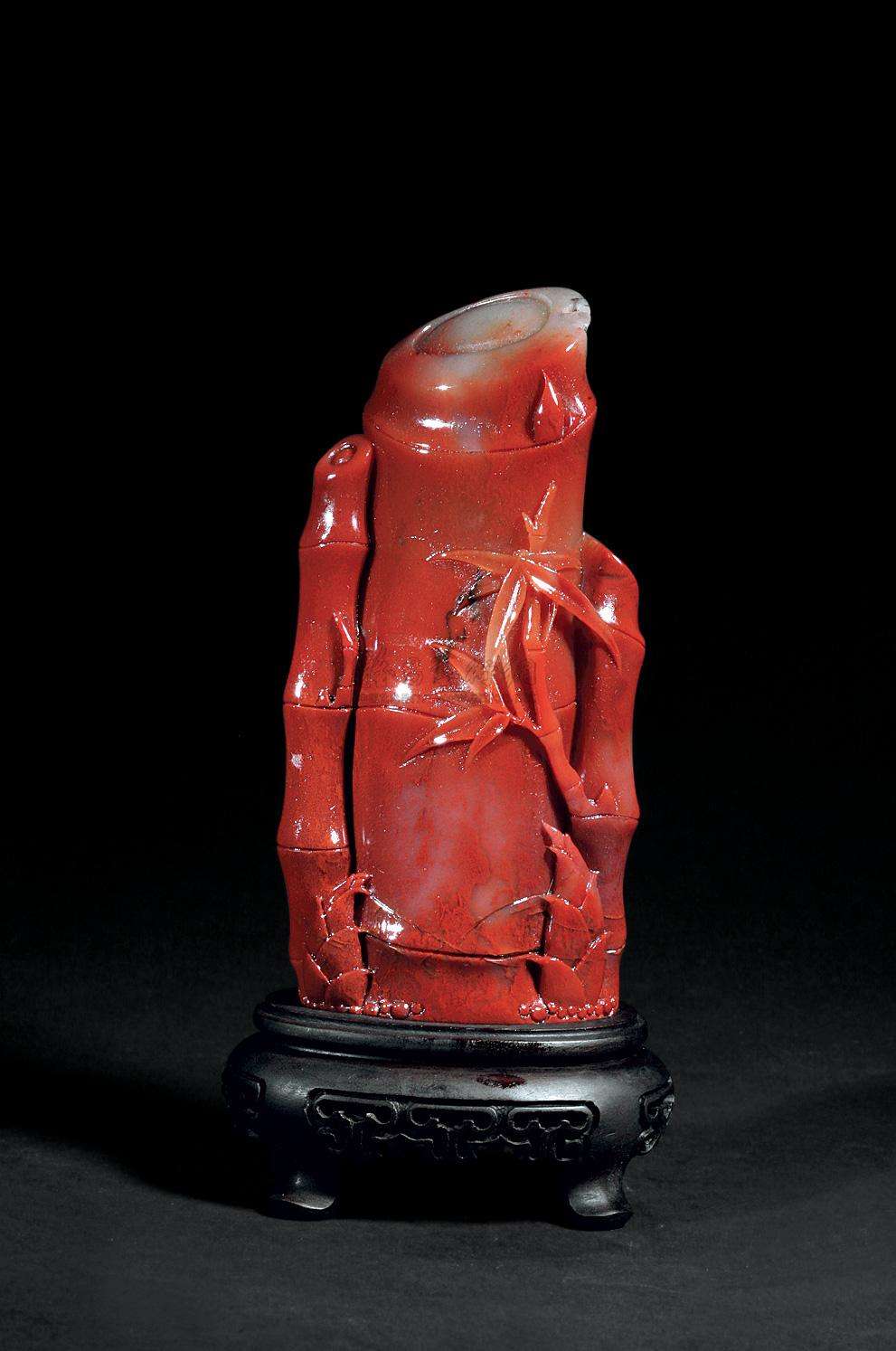 巴林石与福建省的寿山石、浙江省的青田石和昌化石齐名，统称为中国“四大名石”[4]。巴林石属于叶腊石的一种，成份与青田石和广东丰顺石几近一致，其产地在内蒙古赤峰市巴林右旗。巴林石的硬度为摩氏2—4度，不仅透明度较高，而且质地细腻，软硬适中。