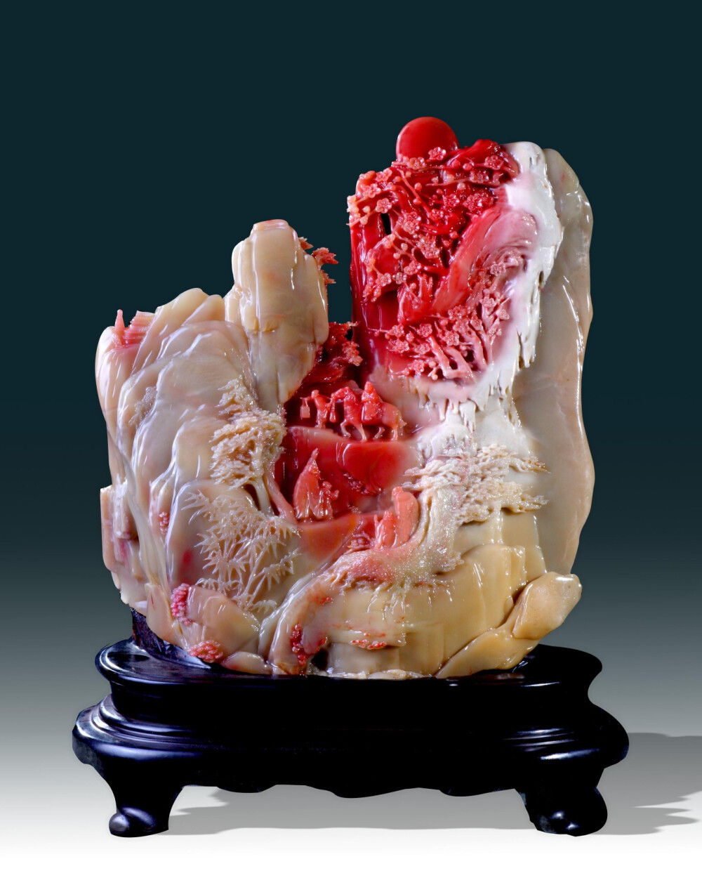 巴林石与福建省的寿山石、浙江省的青田石和昌化石齐名，统称为中国“四大名石”[4]。巴林石属于叶腊石的一种，成份与青田石和广东丰顺石几近一致，其产地在内蒙古赤峰市巴林右旗。巴林石的硬度为摩氏2—4度，不仅透明度较高，而且质地细腻，软硬适中。