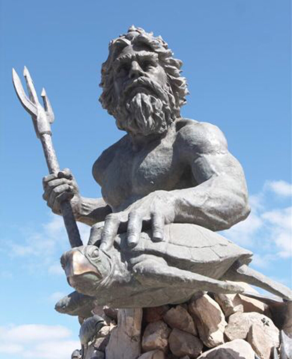 波塞冬（希腊语：Ποσειδῶν、英语：Poseidon），是古希腊神话中的海神，奥林匹斯十二主神之一。同时也是掌管马匹的神，传说他给予了人类第一匹马，他的坐骑是白马驾驶的黄金战车，他是宙斯和哈迪斯的兄弟。
波塞冬愤怒时海中就会出现海怪，当他挥动三叉戟时，不但能轻易掀起滔天巨浪，引发风暴和海啸来使大陆沉没、天地崩裂，还能将万物打得粉碎，甚至引发大地震。当他的战车在大海上奔驰时，波浪会变的平静，并且周围有海豚跟随。因此爱琴海附近的希腊海员和渔民对他极为的崇拜。
罗马人在帝国后期以罗马神与希腊神对应。与波塞冬对应的罗马神为海神尼普顿（Neptune），海王星的拉丁名便起源于他。