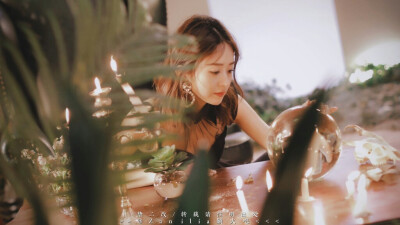 颖.
丽颖.
赵丽颖.
她的圆脸.
她的一双眸.
她的一撇一笑.
她的每一个动作.
她的每部影视作品.
她的清丽如诗的优雅.
她那每一个奋斗的结果.
都深深感动这每一个虫子.
她是个惹人怜的女明星.
她走上红毯特别小心.
因为…