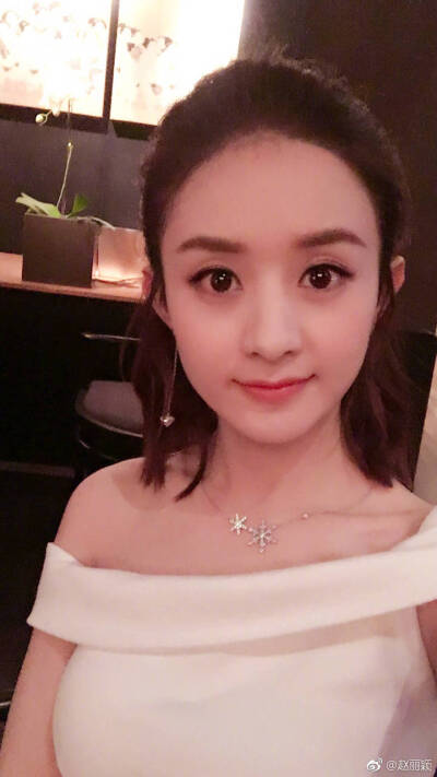 颖.
丽颖.
赵丽颖.
她的圆脸.
她的一双眸.
她的一撇一笑.
她的每一个动作.
她的每部影视作品.
她的清丽如诗的优雅.
她那每一个奋斗的结果.
都深深感动这每一个虫子.
她是个惹人怜的女明星.
她走上红毯特别小心.
因为…