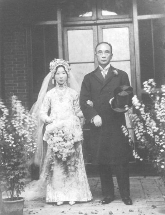 吴维翘 唐绍仪
1913年婚照