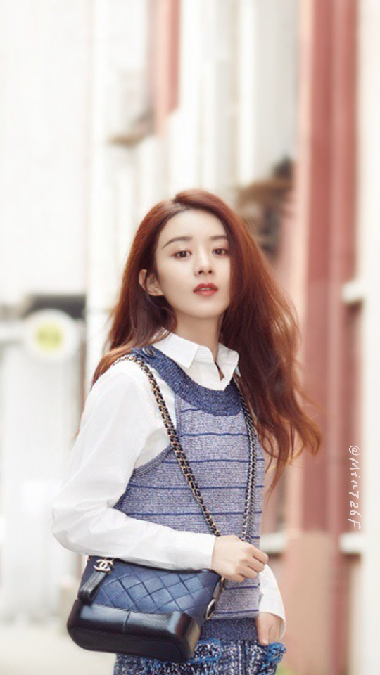 颖.
丽颖.
赵丽颖.
她的圆脸.
她的一双眸.
她的一撇一笑.
她的每一个动作.
她的每部影视作品.
她的清丽如诗的优雅.
她那每一个奋斗的结果.
都深深感动这每一个虫子.
她是个惹人怜的女明星.
她走上红毯特别小心.
因为她怕用错言语.
惹旁人尴尬生气.
这是赵丽颖啊.
三个字的她.
美好如光.
愿她安.
恋她.
♡.