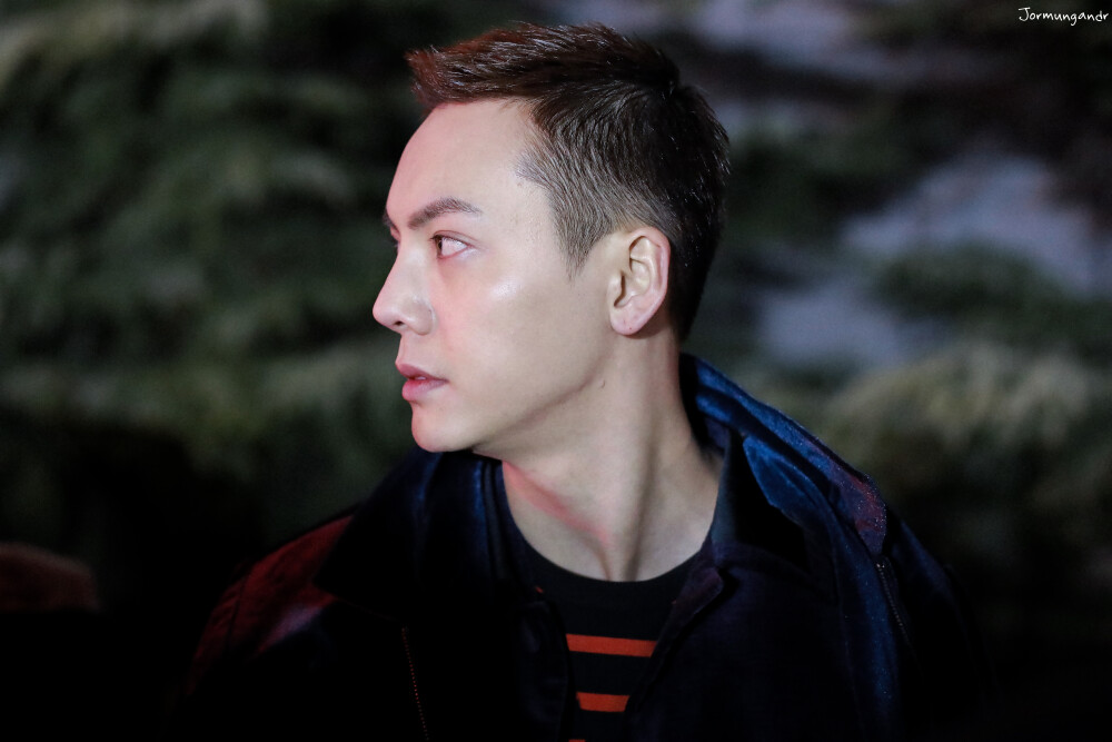 【陈伟霆 William Chan】190202 北京 央视春晚彩排 5445 x 3631 px (图源: 微博@亲爱的耶梦加得 weibo.com/5896241893/Hf00Jsfaz)