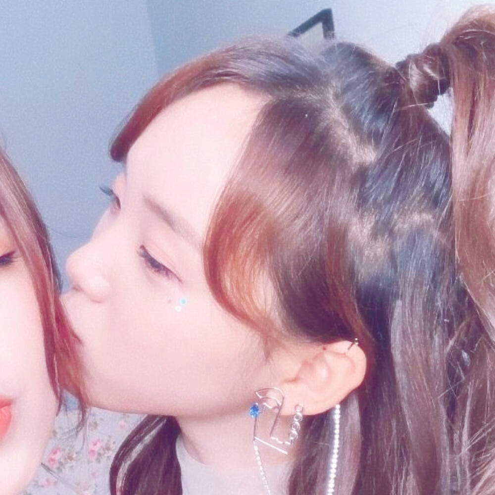 吕小雨刘人语闺蜜头像