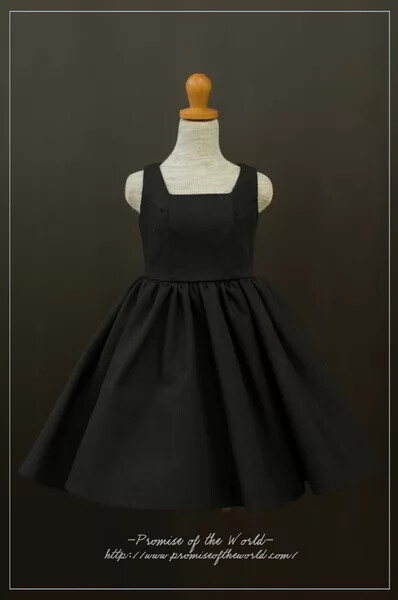 这些衣服都好可爱好漂亮好喜欢等我有女儿了我要买一台缝纫机尝试做这些小衣服给我女儿穿，我要她可爱到爆。