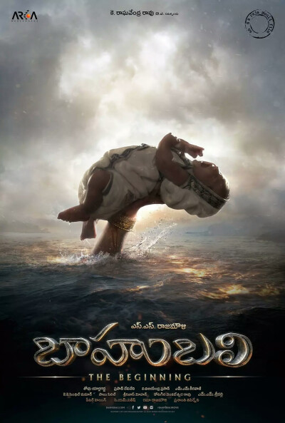 ★《巴霍巴利王：开端》（Baahubali: The Beginning）是一部由印度著名导演S.S. Rajamouli执导，帕拉巴斯、特曼娜·巴蒂亚、安努舒卡·谢蒂、纳赛尔联袂主演的印度史诗巨作。
★讲述了巴霍巴利（帕拉巴斯饰）和Bhallal…