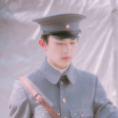 TFBOYS/王源/王俊凯/易烊千玺/头像/男生/网红/
若二传注：cr.堆糖 苏木夕