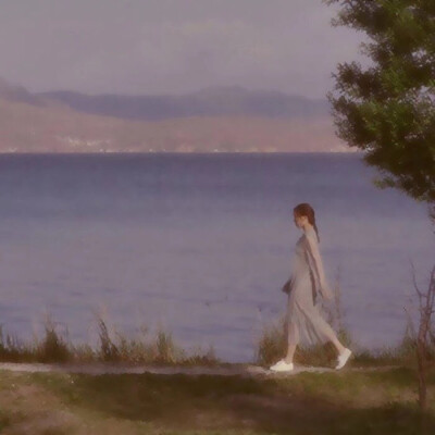 成年人的世界不存在永恒的靠山
你最强的靠山就是你的努力和地位