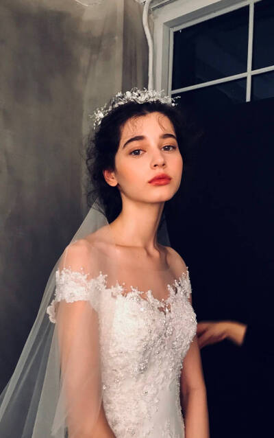 成年人的世界不存在永恒的靠山
你最强的靠山就是你的努力和地位