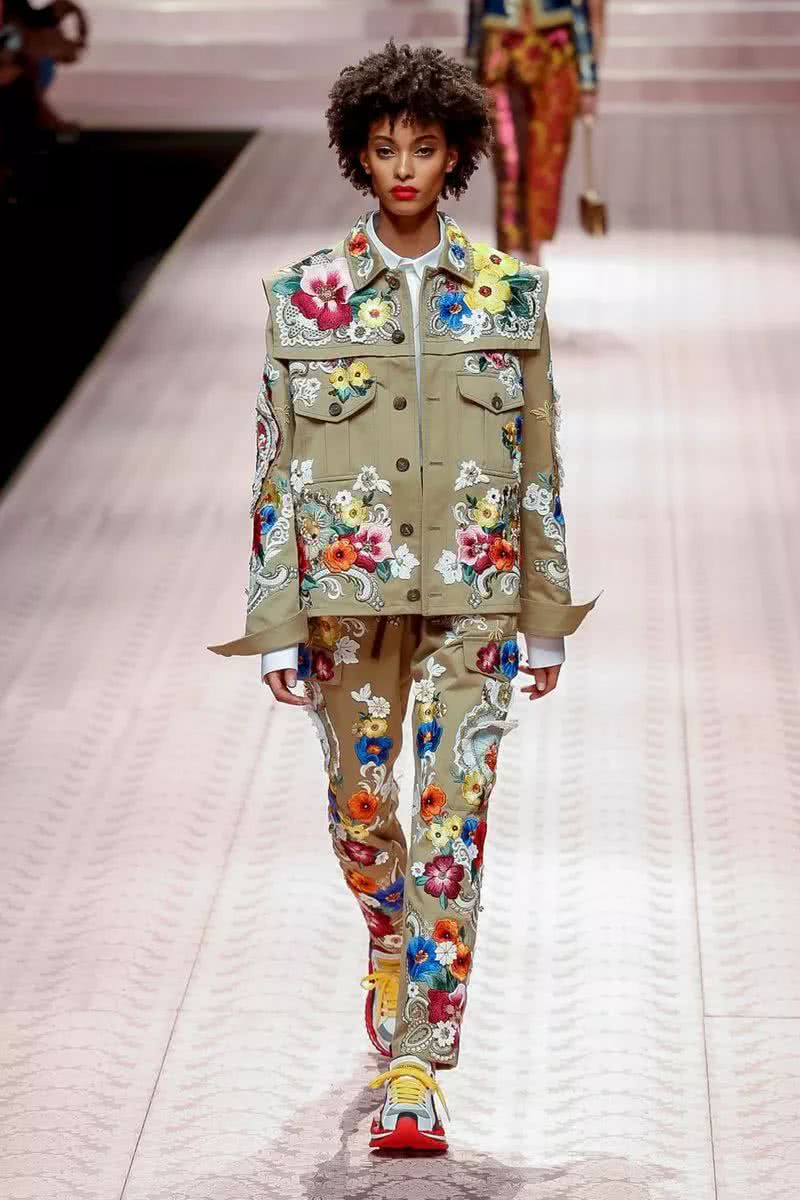 你努力合群的样子特别孤独