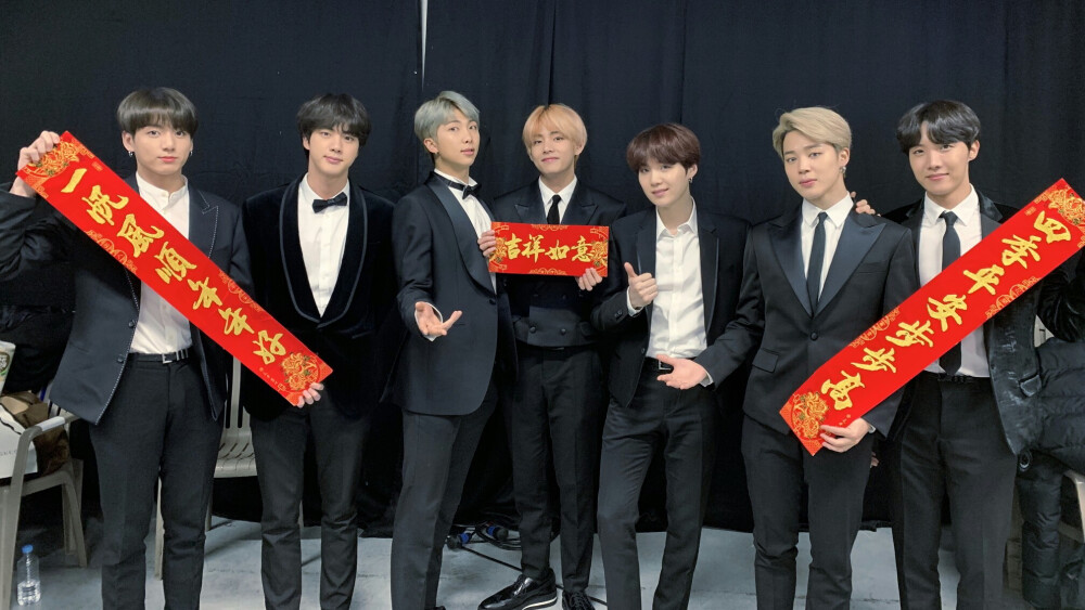 防弹少年团 BTS 新年快乐～夏雨荷米暴哭
cr.推特