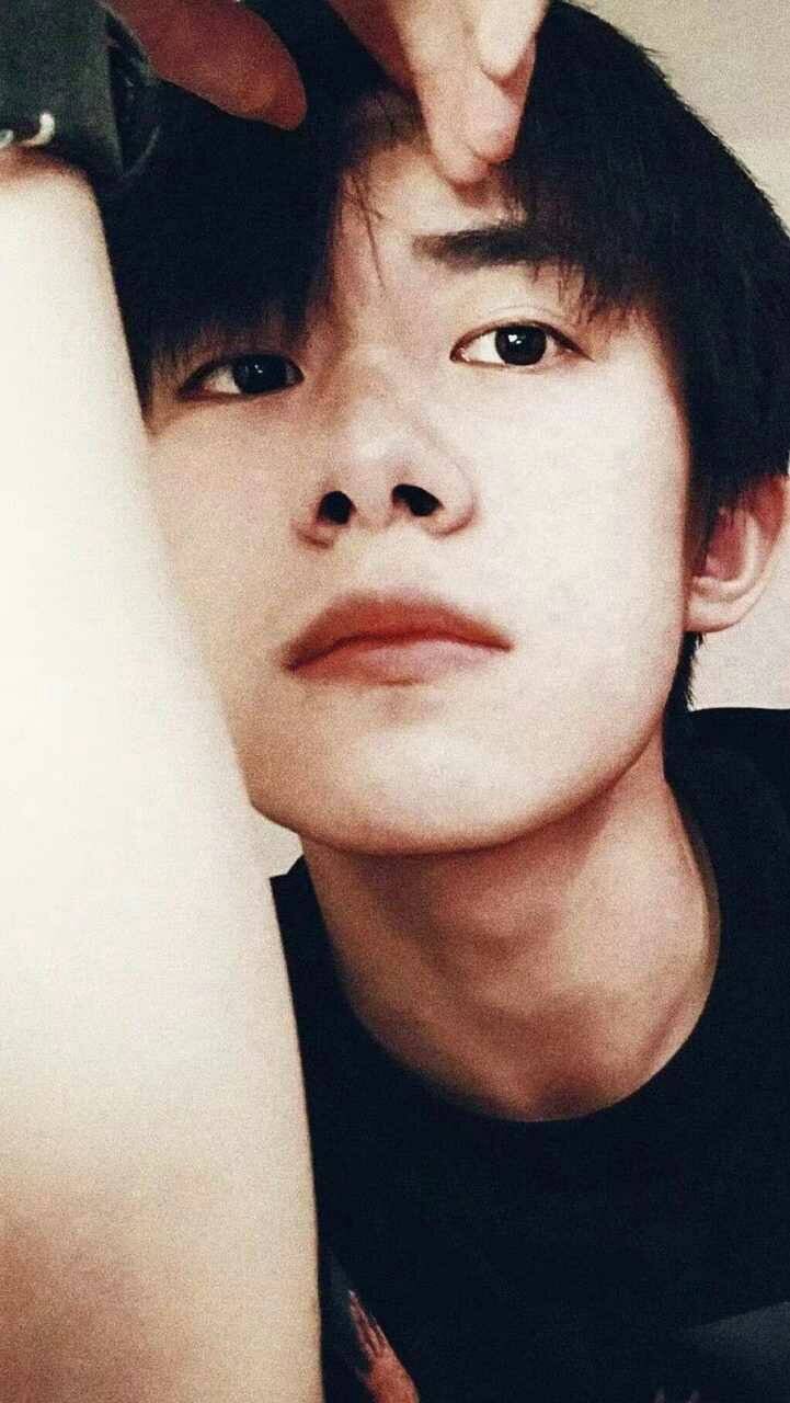 这个男的这辈子也就这样了吧，一直帅到死