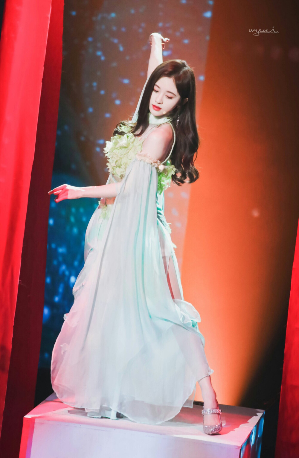 盛世美颜♡鞠婧祎
cr微博