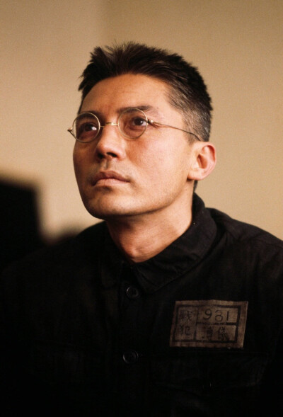 #末代皇帝# （1987 ）
溥仪｜尊龙 （35岁）