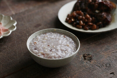 吃吃吃
鸡腿和鸡汤面
杂粮粥炒三丝卤猪蹄紫苏生姜